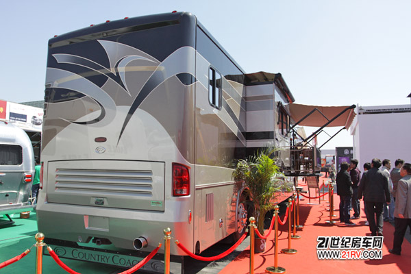 骏奇皇家宫殿A型房车——亮相北京车展W16房车露营展区