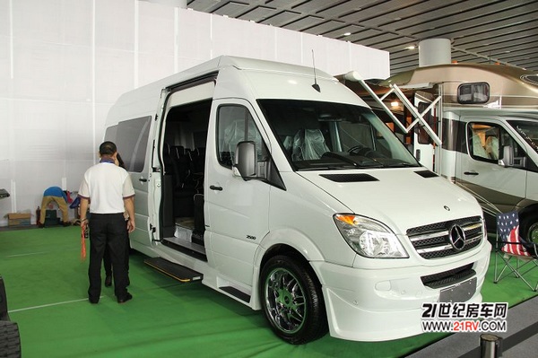 2011广州车展房车露营展团之和合奔驰豪华商务房车