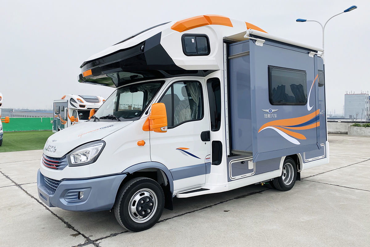 旌航发布巍浩-ii-2侧拓展沙发布局国产版房车 58.8万起售!