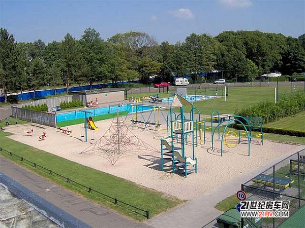 ������ɪ�ɶ����Ǽ�ɭ����Duinhorst¶Ӫ��