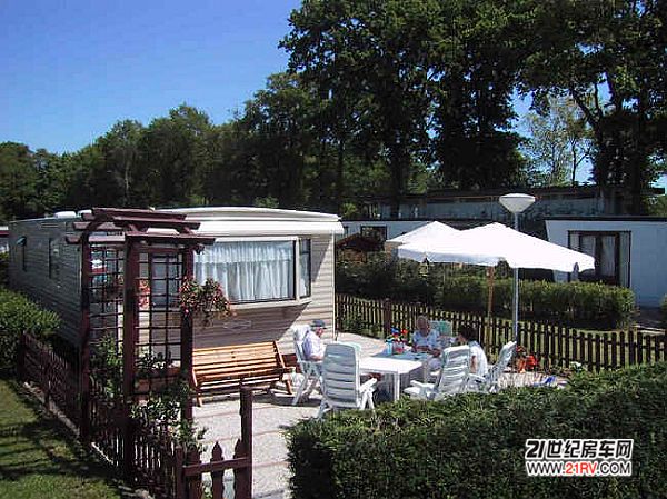 ������ɪ�ɶ����Ǽ�ɭ����Duinhorst¶Ӫ��