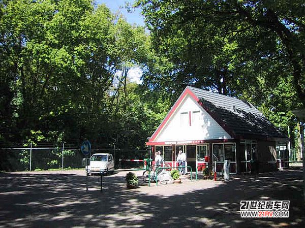 ������ɪ�ɶ����Ǽ�ɭ����Duinhorst¶Ӫ��