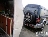 南京车手造拖挂房车-交警出面解决收费站难题