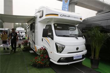 售价23.98万 菜马C型房车在北京房车露营展正式首发