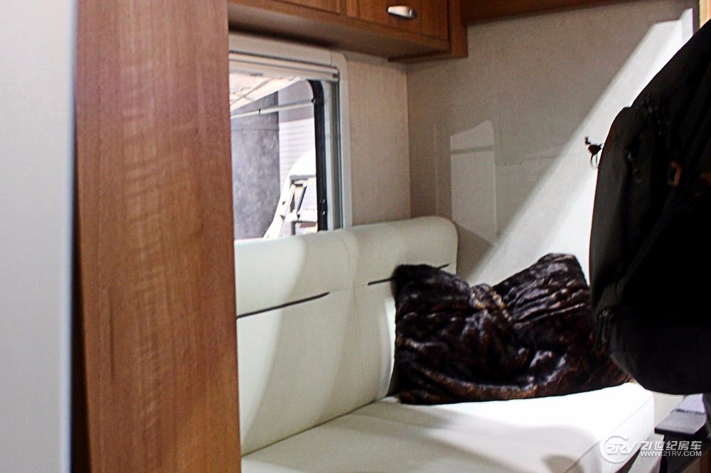 lippert-slide-out-motorhome-concept-17.jpg