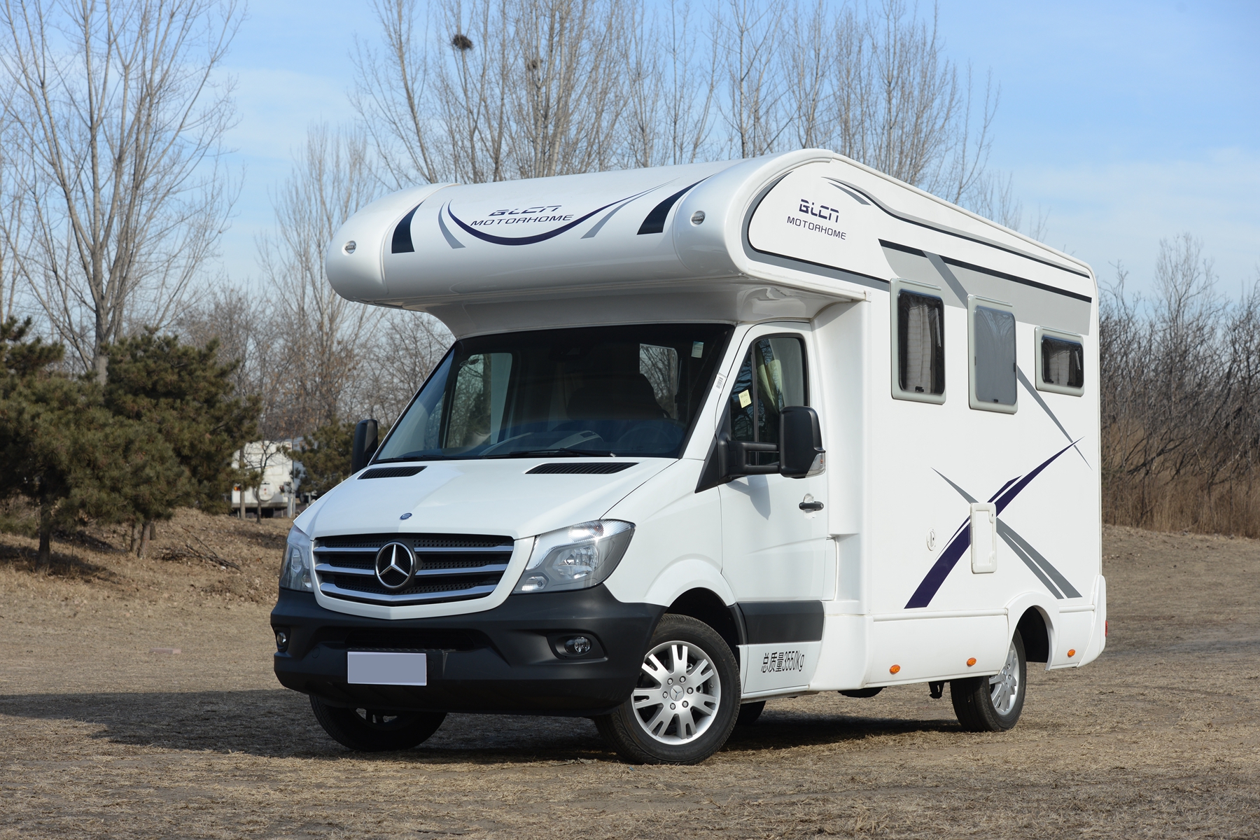 【金冠 布伦卡诺324房车】 4人床位 6速手自一体 德国进口