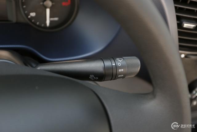 转向灯杆与雨刷杆做工细节如图.