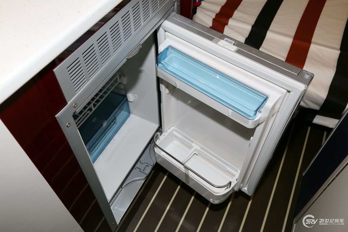 房车图库 宇通房车 自行式b型 b系列 b330 车身外观全部[ 30张] 车身