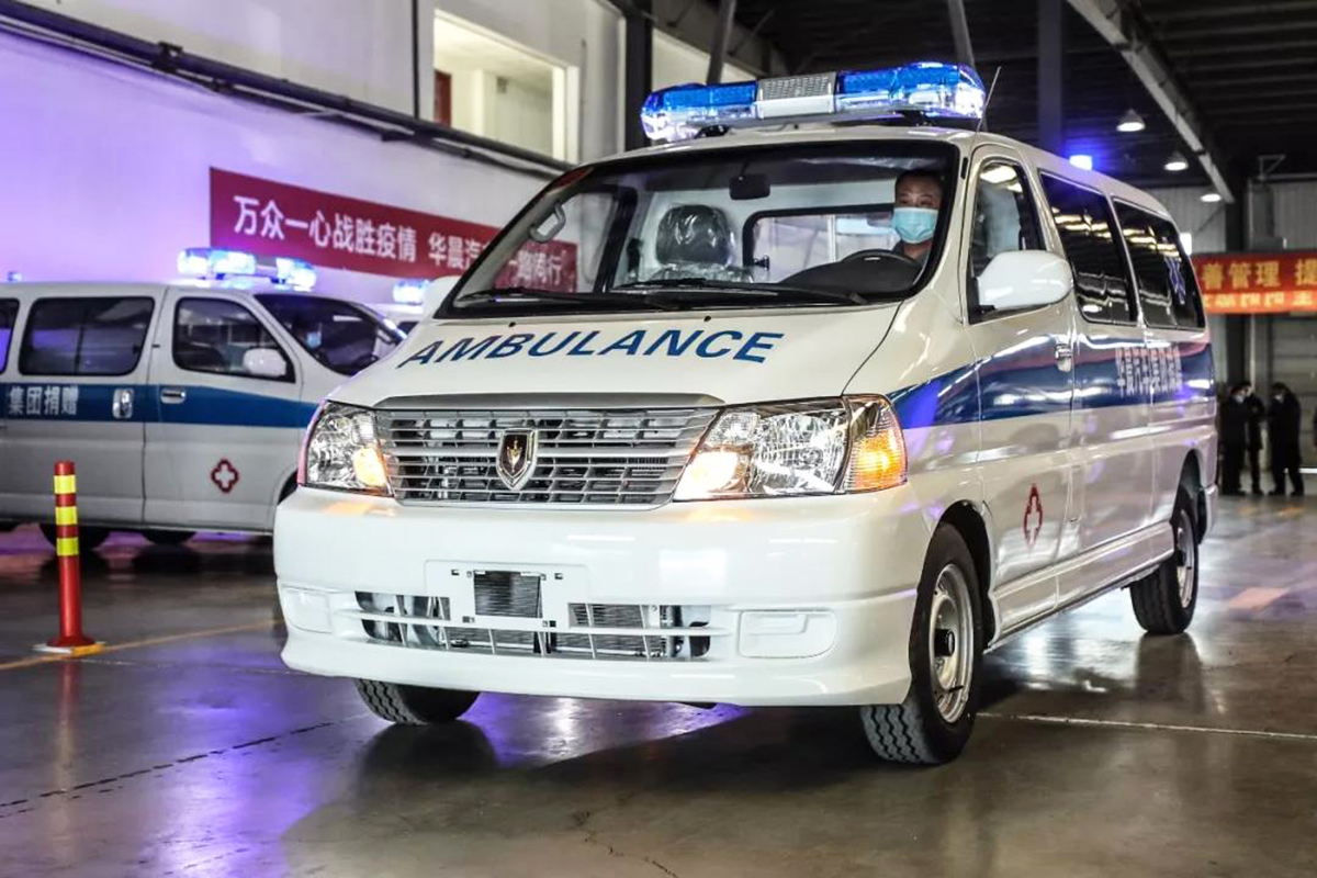 华晨集团捐献10辆救护车支援全省防疫