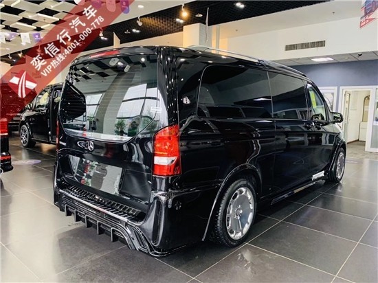 七座奔驰商务车