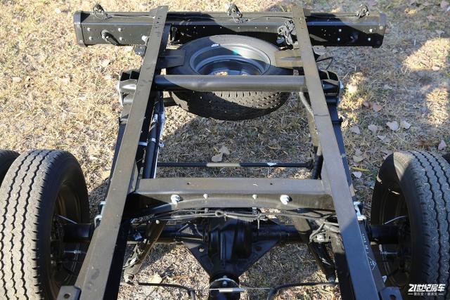 为何能成为房车底盘主力?抢先实拍依维柯欧胜3.0t国六底盘