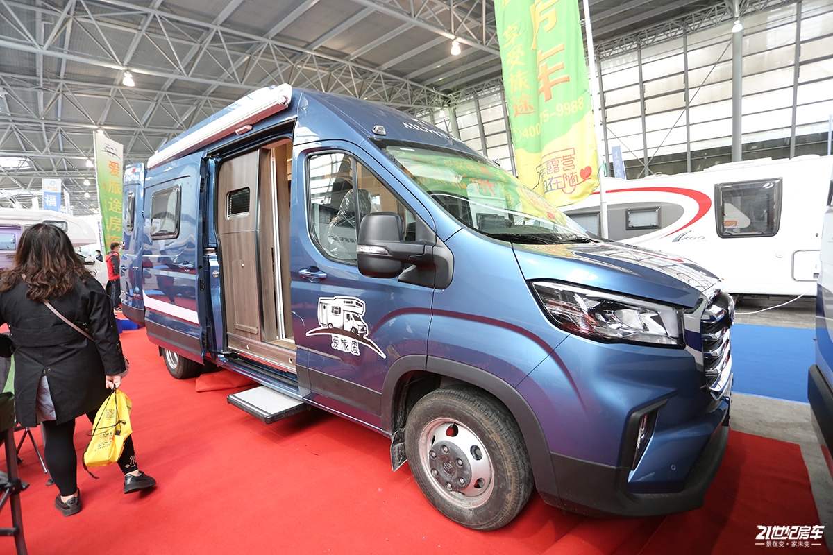 36.8万元起 爱旅途2020款大通V90B型房车亮相上海展