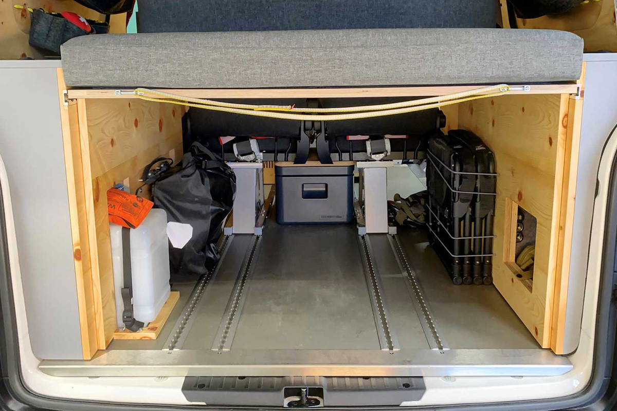 flowcamper-casper-vw-t6-camper-interior-rear-storage.jpg