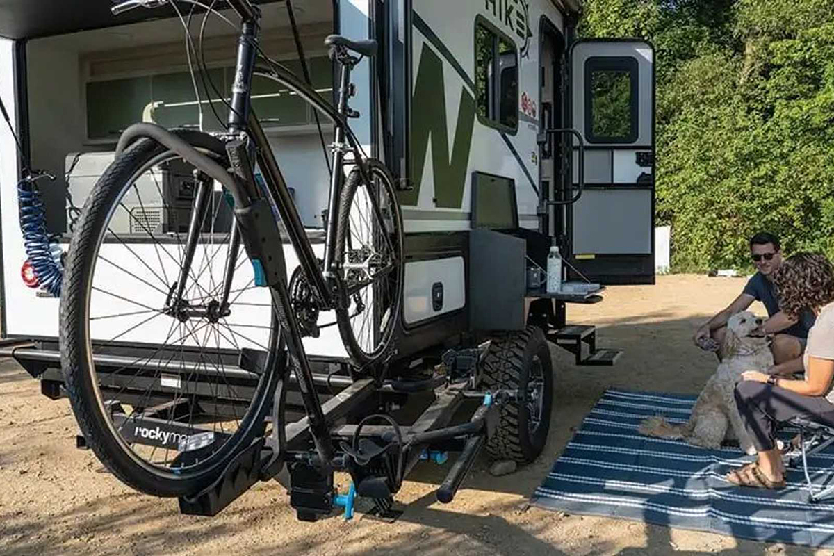 winnebago-hike-100-camping-trailer-bike.jpg