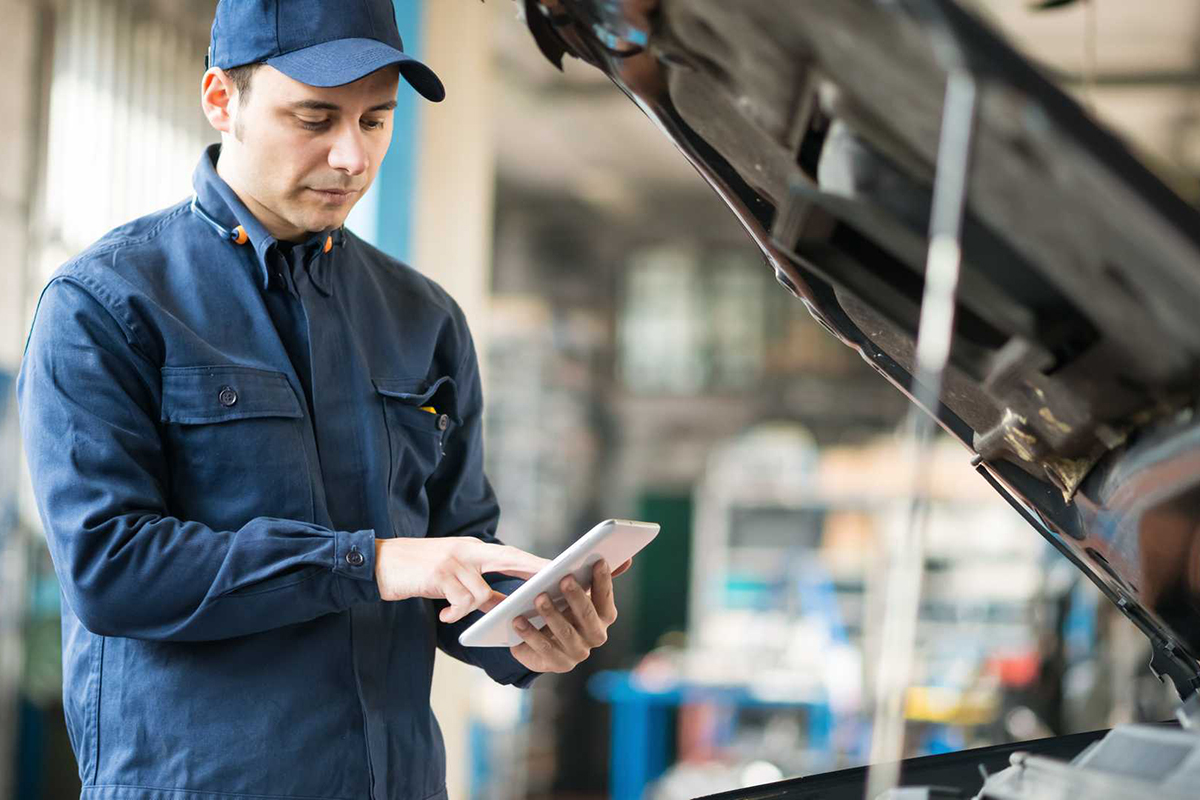 mechanic-using-a-tablet-to-perform-mot-inspection.jpg