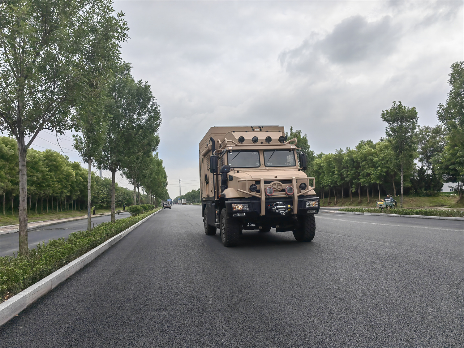 四驱三把锁,全地形越野,一汽解放·雪鹰越野式房车_17